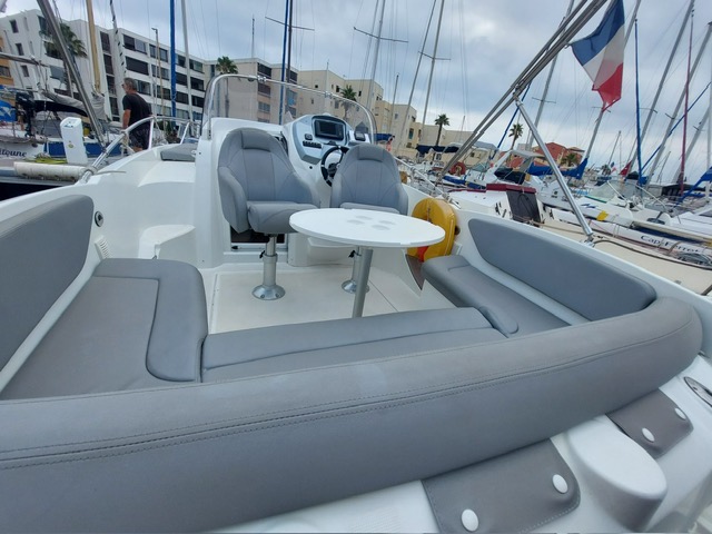 slider 3 Beneteau Flyer 750 Sun Deck